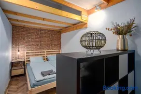 Apartment with FREE Parking - Image 4