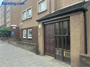 Duplex 2BR with Private Parking - Image 1