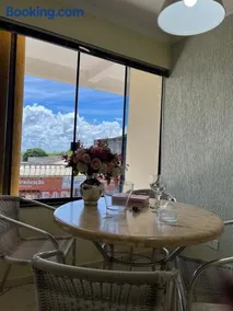Apto no Centro de Guaíra com ar condicionado na sala e quarto - Image 4