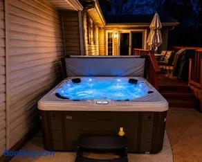 Dog-friendly 6-acre 5BR 3BA home, game room, deck, Wisconsin Dells 10min - Image 2