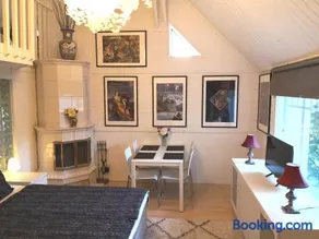 Lovely Mint Garden Studio - Image 1