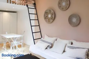 Charming house in Montreuil with terrace - Image 1