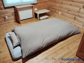 Siodomi Marinki shared wood lodge, pets allowed for a fee - Image 1