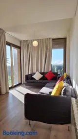 2 BD Chalet In Redrock With Beautiful Garden - Image 3