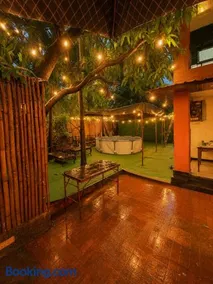 Jacuzzi Room in a shared Villa with Swimming pool - Image 2