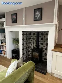 Charlton Old Farm Guesthouse - Image 1