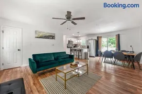 4 BR 2.5 Bath Near Atlanta -Crews, Families & Corp - Image 2