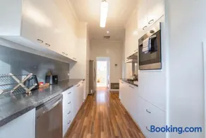 Cambridge House, Bendigo - Image 2