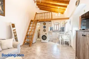 Alicia's Traditional Home In Paradisi - Image 4