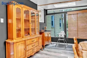4 Bedroom House Near Bristol Center - Image 5