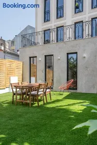 Private Garden Oasis, A Charming Flat in Bonfim - Image 2