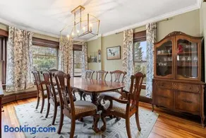 Historic Queen Anne Family Home w Modern Comforts - Image 4