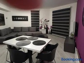 Apartment Triangle - Image 3