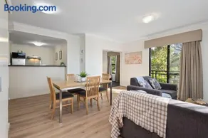 Vibrant Apartment in Northbridge - Image 2