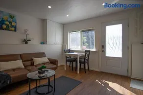 Private Suite, Near Downtown, Free Parking - Ground Floor - Image 3