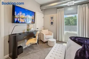 New Chic Condo in Pittsburgh - Image 3