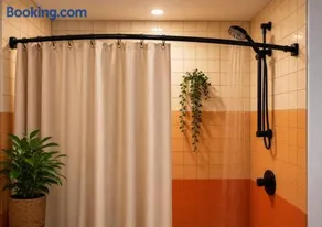 Luxury King 2BR 4 Beds Sleeps 8 Near the Met - Image 4