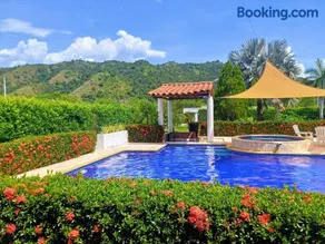Piscina-jacuzzi-calma-comodidad-Villa Old Havana - Image 4