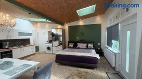 Apartment 202 - Image 4