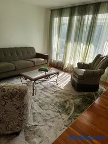 Charming 3-bedroom house - Image 1