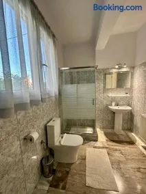 Mina's serene garden house - Image 3