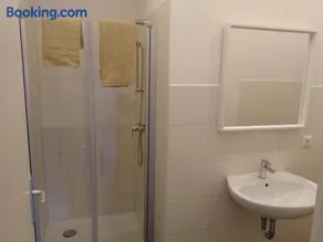 Haupthaus Möblierte Zimmer mit eigenem Bad - Image 2