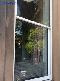Duplex 2BR with Private Parking - Image 2