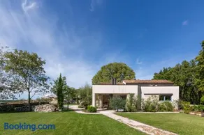 Beautiful restored farmhouse with private pool and gardens - Image 5