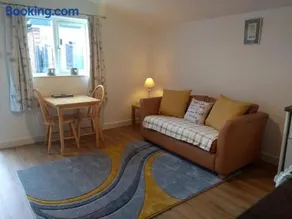 Garden Apartment - Image 1