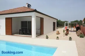 MEL'S HOUSE - Image 1
