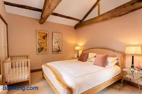 Stunning 4BD Family Home Near Banbury - Image 1
