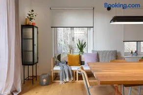 Design-Apartment mit Terrasse & Abendsonne I 71 m2 in alter Villa im Almtal I Parkplatz inklusive - Image 2