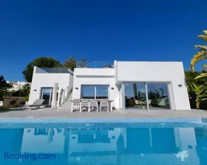 Voll ausgestattete Villa mit Garten, Grill und Terrasse | Meerblick - Image 2