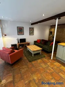 Little House Annexe - Image 5