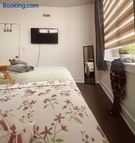 Two-Bedroom Apartment Near Center City Philadelphia and Museums - Image 3