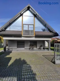 Dom Na Brzoskwiniowej - Image 1