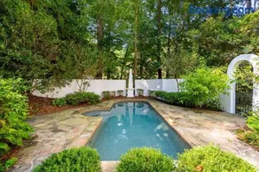 11580sqft Large Home By Airport - Image 4
