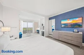 Fontainebleau Miami Beach Junior Suite - Image 4