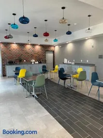 M&M Inn and Suites - Image 3