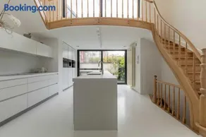 Spacious Belle Epoque House with free parking - Image 2