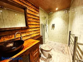 Squirrel Hideaway with Hot Tub in Formby, Liverpool - Image 4