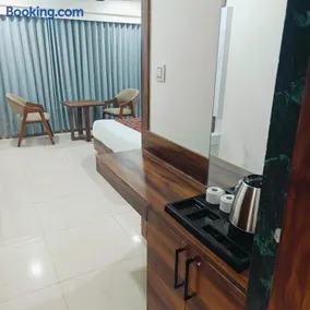HOTEl MAPLE LEAF - Image 1