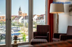 Müritzquartier No 13 - Apartment in der Hafenresidenz mit Kamin & Hafenblick - Image 2