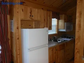 Oakzanita Springs Camping Resort Cabin 2 - Image 4