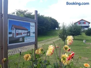 H12 Wooden vacation home, fireplace, near Ostseebad Rerik - 4-room wooden vacation home with - Image 4