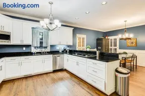 Luxury 5BR Estate, Sleeps 12, Dream Pool - Image 3