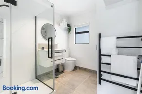 Relaxing 1BR Hideaway in Herne Bay I Zodiak Stays - Image 3