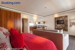 Sunset Beach Luxury Apartments - Image 4