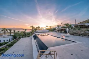 Poolside Retreat - Sea View & Calm Escape - Pearl - Image 1