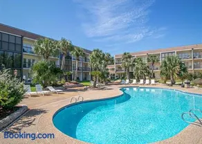 Steps to Biloxi Beach, Pool - Image 2